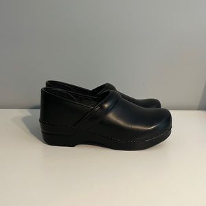 EU size 41 DANSKO Mate Black HARDLY WORN (Clogs)